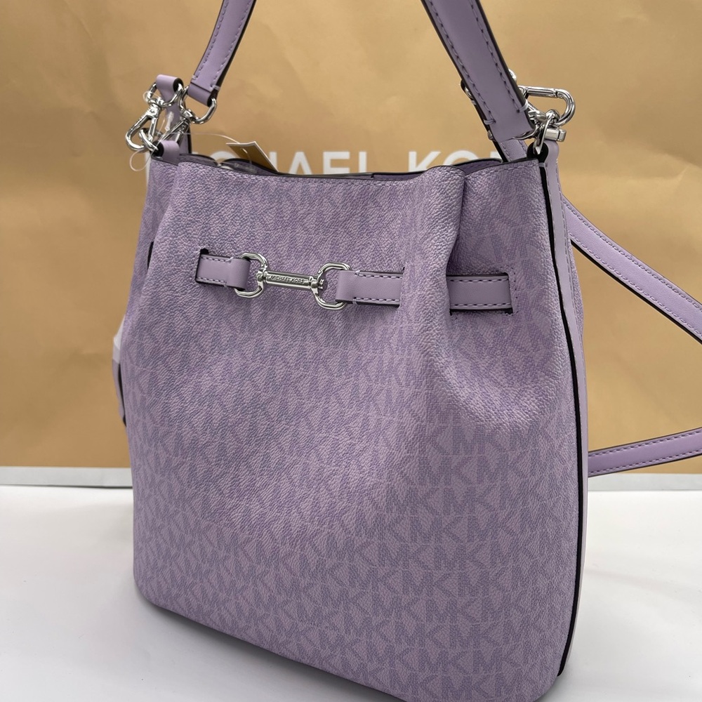 MICHAEL KORS Carson Md Logo Convertible Bucket Crossbody Shoulder
Lt Quartz
NWT - Picture 2 of 16